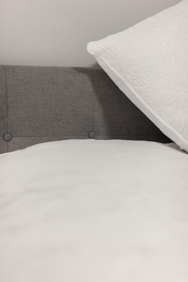 Entire 2 Bedroom Apartment Uptown Waterloo - E1 Eksteriør bilde
